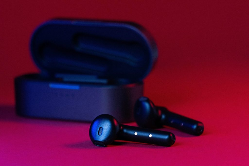 black and gray bluetooth earbuds